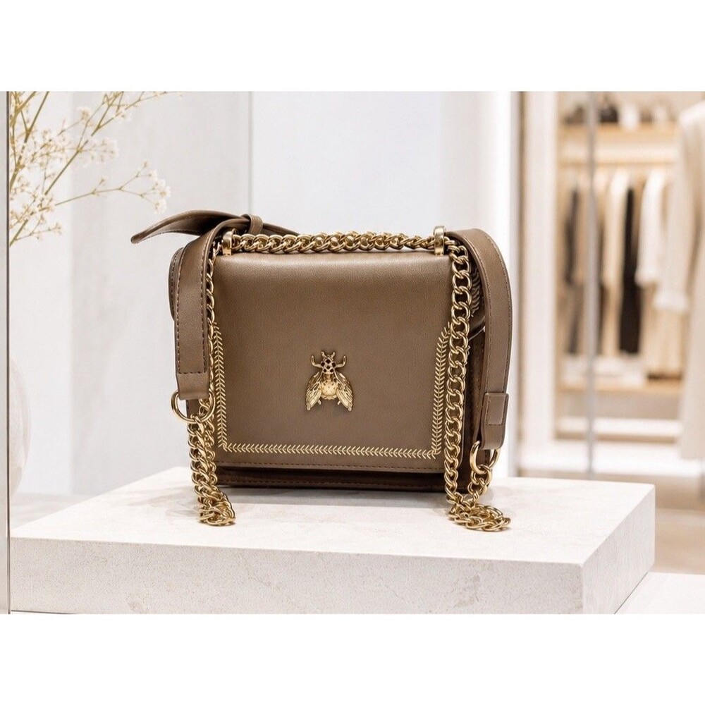 Bee Purse NWOT Jewel Encrusted Bee Gold Chain Crossbody Okpta Vegan Leather
